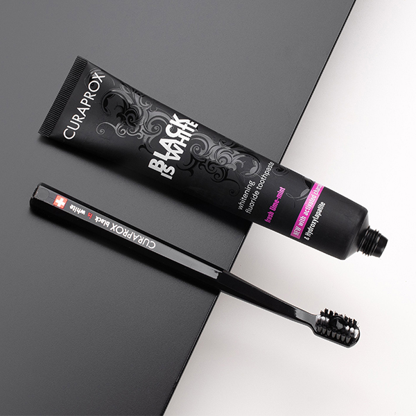 CURAPROX SET Black Is White Cepillo + PASTA DENTAL