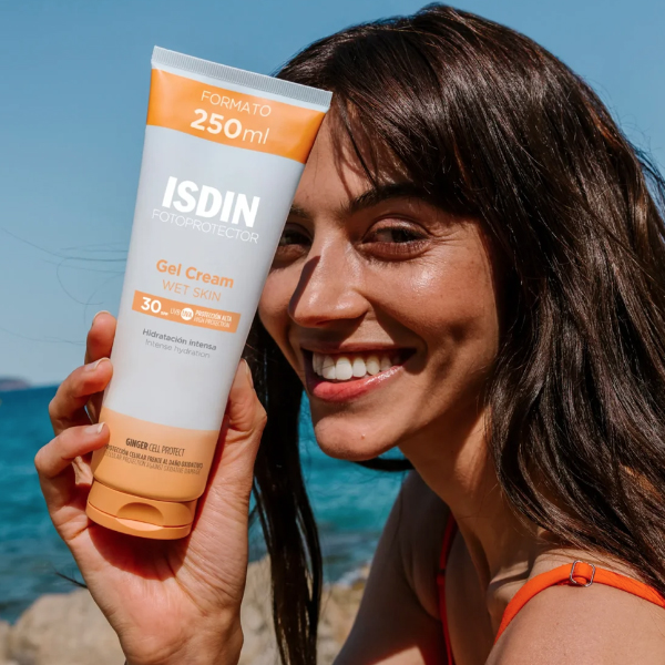 ISDIN FOTOPROTECTOR GEL CREAM WET SKIN SPF30 HIDRATACIÓN INTENSA (250ML)