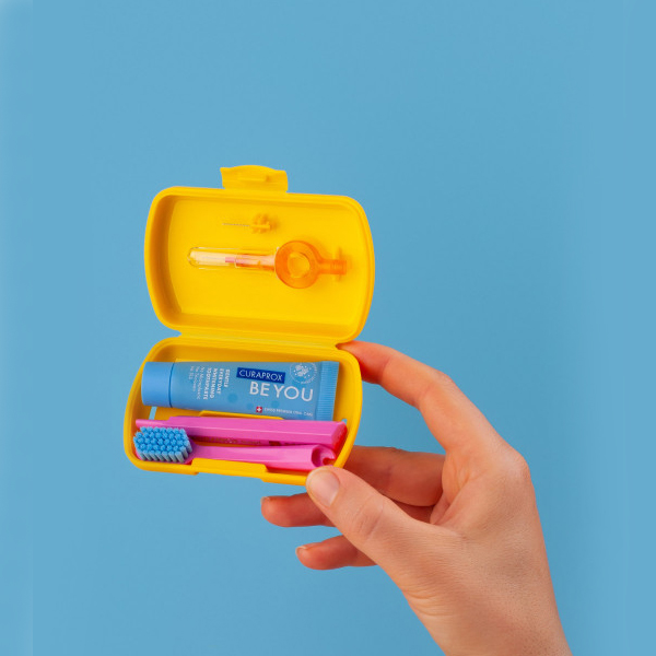 CURAPROX SET DE VIAJE 1 CEPILLO + 1 DENTÍFRICO Be you (10ML)	