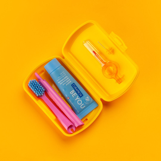 CURAPROX SET DE VIAJE 1 CEPILLO + 1 DENTÍFRICO Be you (10ML)	