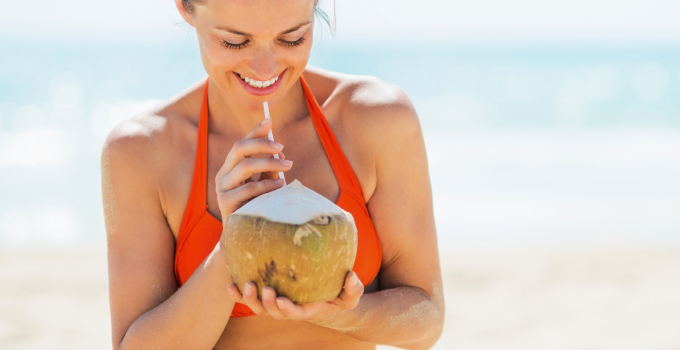 los beneficios del agua de coco